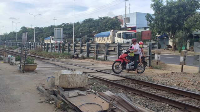 Bộ GTVT yêu cầu tổ chức cảnh giới tại đường ngang tự mở ở Nghệ An