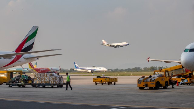 Không để xảy ra tình trạng tăng giá vé máy bay trái quy định trong dịp Tết