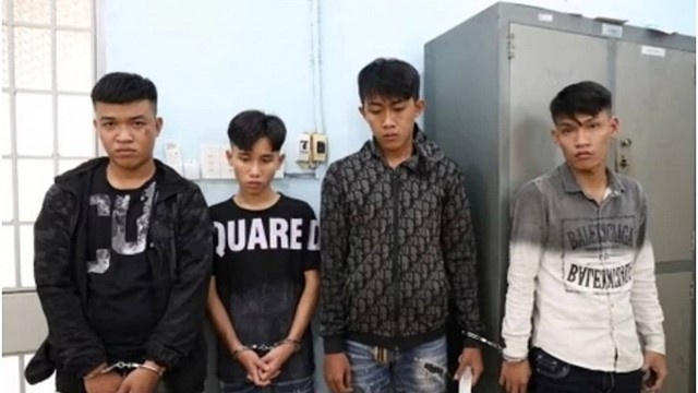 Bắt giữ 4 đối tượng dùng bình xịt hơi cay cướp tài sản của nhiều phụ nữ