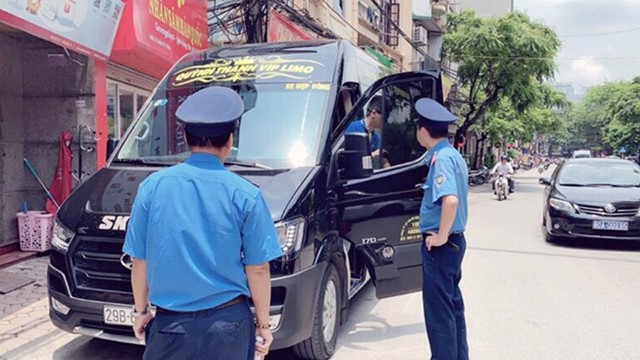 Cách nào xử lý xe dù, bến cóc, xe hợp đồng trá hình?