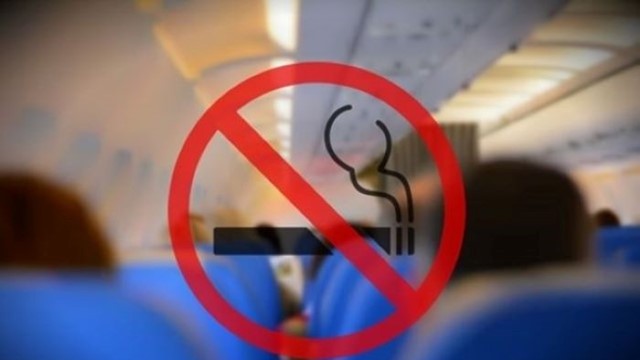 Hút thuốc trên máy bay, 2 hành khách bị cấm bay 9 tháng