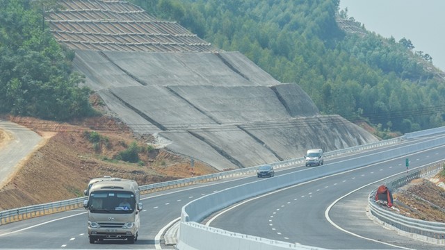  Rà soát tình trạng kỹ thuật, khổ giới hạn và tải trọng của các công trình cầu, đường bộ