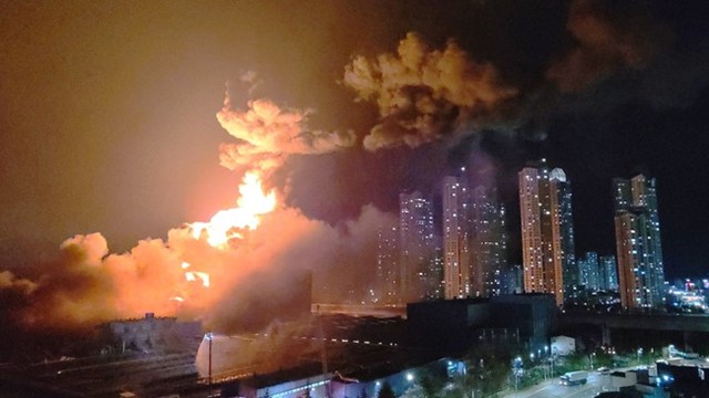 Cháy lớn nhà máy sản xuất lốp xe ở Hàn Quốc