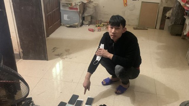 Bắt kẻ trộm đột nhập cửa hàng điện thoại lúc nửa đêm