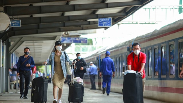 Đường sắt mở bán vé tàu chạy thêm các tỉnh phía Bắc dịp nghỉ lễ 30/4 và 1/5