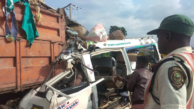 Tai nạn giao thông nghiêm trọng ở Nigeria, 15 người tử vong