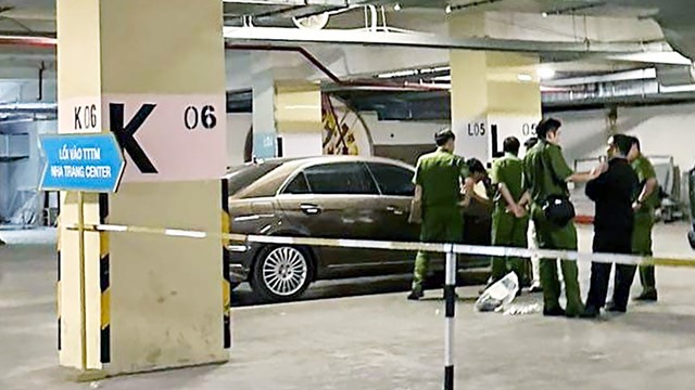 Khởi tố lái xe Mercedes tông chết người rồi rời hiện trường