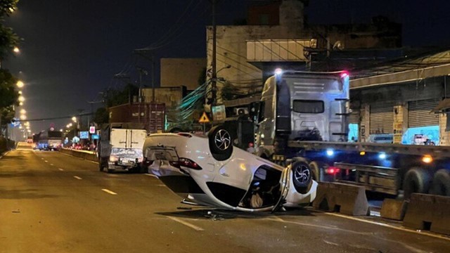 Tai nạn giao thông mới nhất hôm nay (24/4/2023): Va chạm với ô tô tải, 2 người phụ nữ thương vong