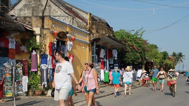 Việt Nam đón gần 3,7 triệu lượt khách quốc tế