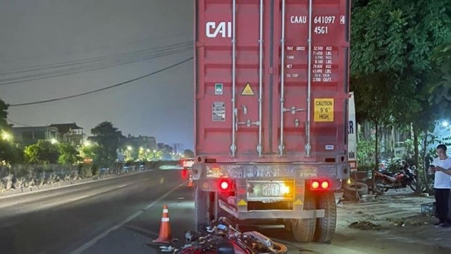 Tai nạn giao thông mới nhất hôm nay (16/5/2023): Đâm vào đuôi xe container đỗ bên đường, người đàn ông tử vong