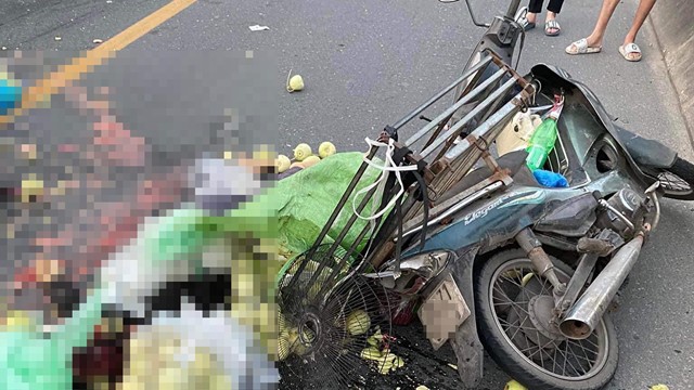 Người phụ nữ tử vong sau va chạm với xe tải ở Hà Nội