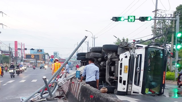 Tai nạn giao thông mới nhất hôm nay (25/5/2023): Trên đường về nhà, người đàn ông gặp tai nạn tử vong 