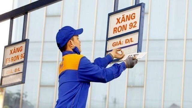 Giá xăng tăng mạnh từ 15h chiều nay 