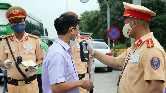 Hà Nội yêu cầu cán bộ, đảng viên, công chức, viên chức, người lao động đã uống rượu, bia không lái xe