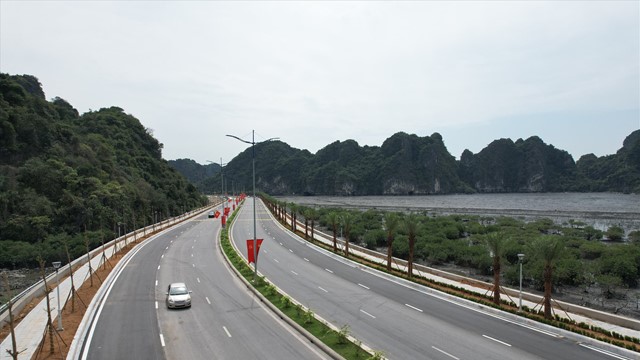 Đường ven biển Hạ Long - Cẩm Phả được nâng tốc độ từ 60 lên 80km/h