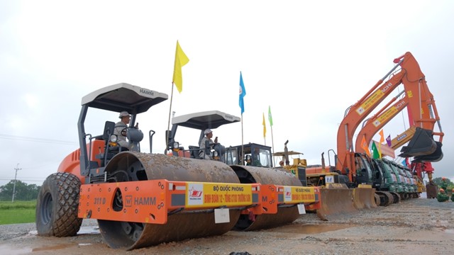 Người dân hào hứng khi đường Vành đai 4 được khởi công