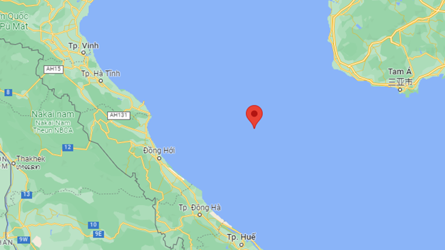 Trợ giúp một thuyền viên 50 tuổi ngất xỉu ngoài khơi