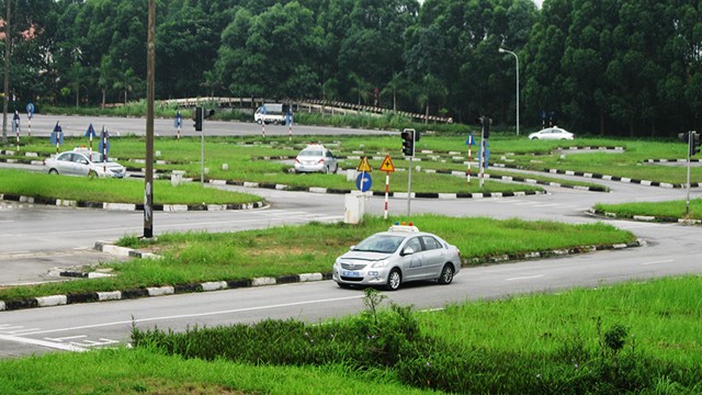 Các cơ sở đào tạo tiếp nhận hồ sơ, tổ chức đào tạo lái xe theo đúng quy định