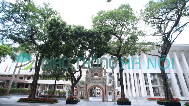 Cổng trại Bảo An Binh khác lạ bên cạnh Nhà hát Hồ Gươm