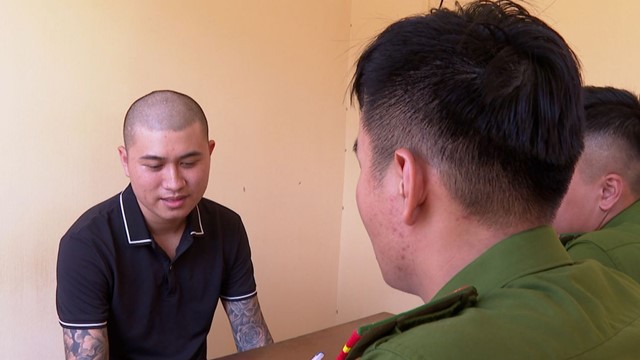 Bắt nam thanh niên bán giấy phép lái xe giả trên Facebook