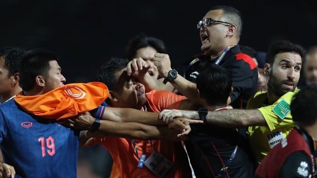 AFC ra án phạt nặng cho Thái Lan, Indonesia