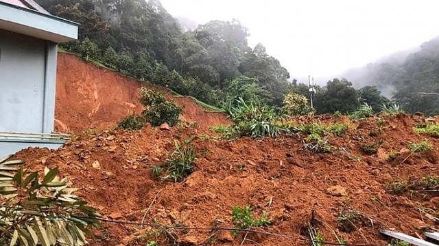 Sạt lở đèo Bảo Lộc, 4 người mất tích