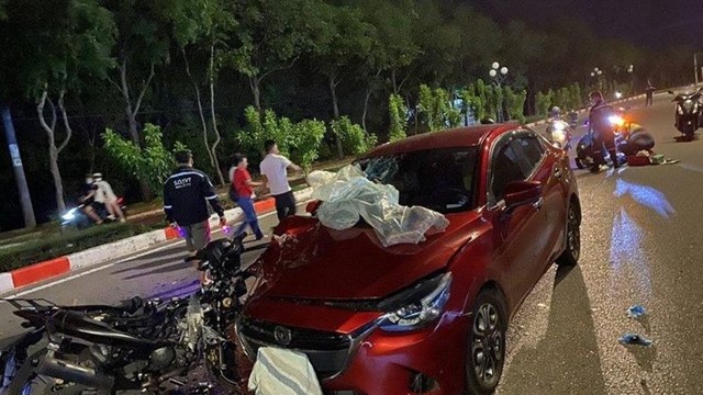 Tai nạn giao thông mới nhất hôm nay (11/8/2023): Xe máy chạy ngược chiều đâm ô tô, một người tử vong