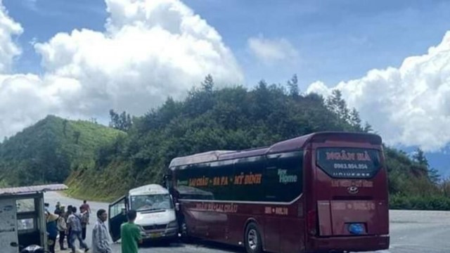 Tai nạn giao thông mới nhất hôm nay (13/8/2023): Hai xe khách đâm nhau, hàng chục người bị thương