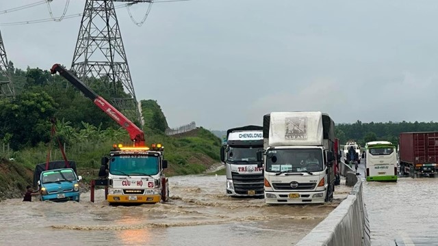 Bộ GTVT chỉ đạo xử lý tình trạng ngập cục bộ trên cao tốc Phan Thiết - Dầu Giây