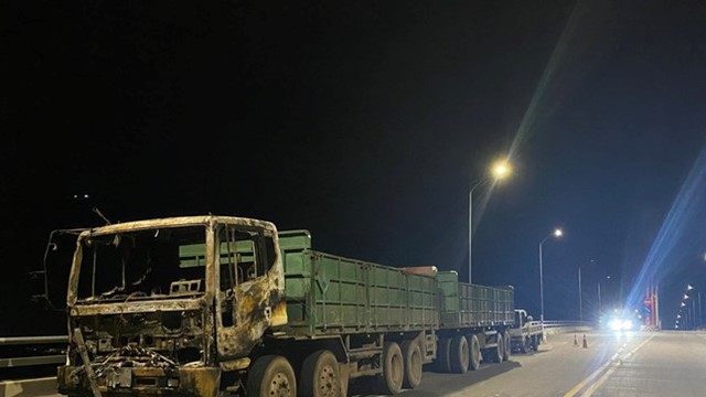 Tai nạn giao thông mới nhất hôm nay (15/8/2023): Va chạm với xe bồn, người phụ nữ tử vong tại chỗ