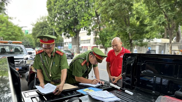 Tập trung xử lý nghiêm xe khách dừng đỗ không đúng nơi quy định