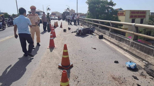 Tai nạn giao thông mới nhất hôm nay (16/8/2023): Nam thanh niên tông vào cổng sắt tử vong khi cách nhà mấy trăm mét