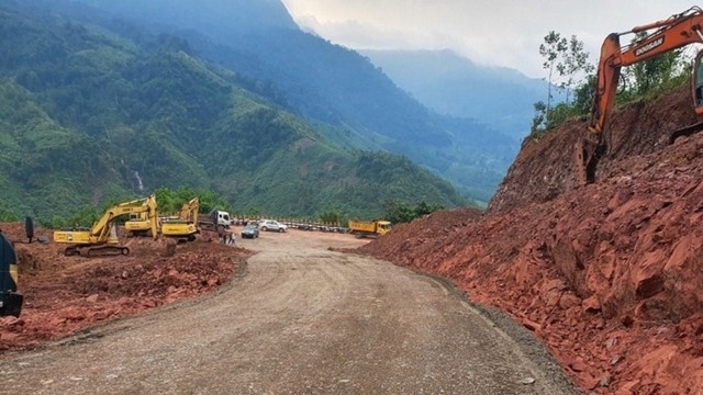 Đề xuất gần 1.400 tỷ đồng đầu tư tuyến đường Quốc lộ 15D 