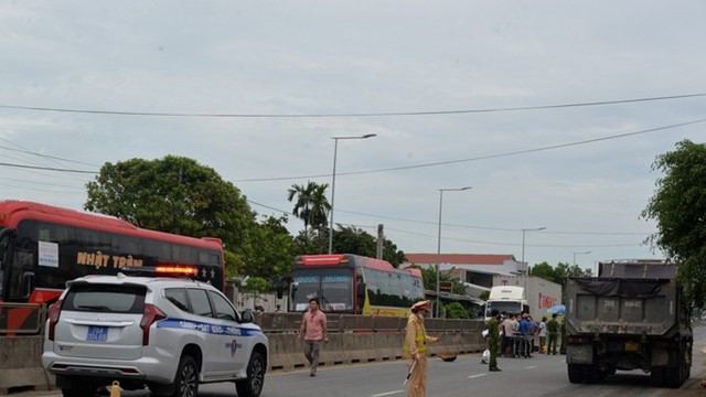 Tai nạn giao thông mới nhất hôm nay (6/9/2023): Hai bố con gặp tai nạn tử vong trong ngày đầu đi học