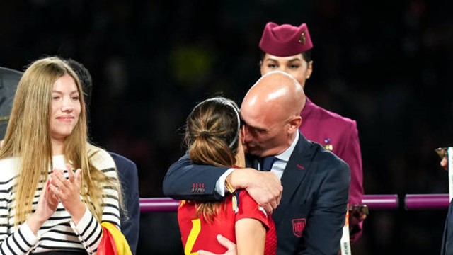 Chủ tịch RFEF Luis Rubiales từ chức sau vụ "khoá môi" nữ cầu thủ tại World Cup 2023