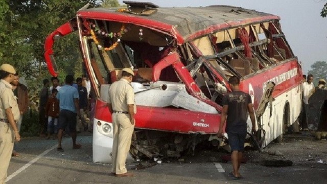 Tai nạn trên đường cao tốc ở Ấn Độ, 17 người thương vong