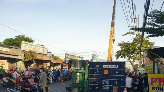 Tai nạn giao thông mới nhất hôm nay (12/9/2023): Va chạm xe bồn chở bê tông, người phụ nữ đi xe đạp tử vong