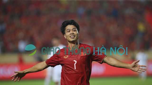 Cận cảnh hai bàn thắng của Công Phượng và Tuấn Hải