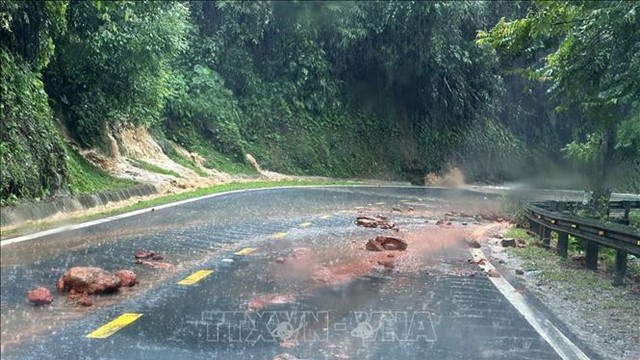 Chủ động ứng phó với mưa lớn, nguy cơ ngập lụt, lũ quét, sạt lở đất
