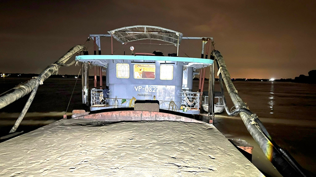 Phát hiện, xử lý 1 phương tiện khai thác cát trái phép