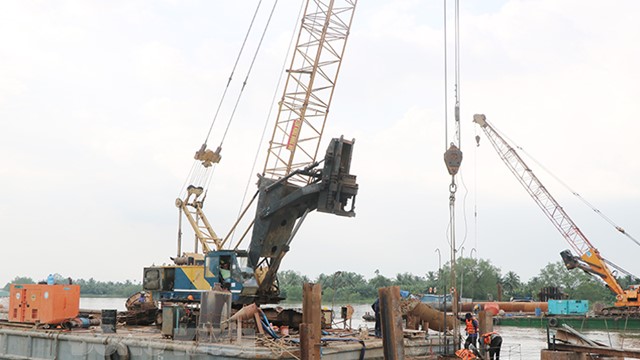 Đẩy nhanh giải phóng mặt bằng dự án nâng cao tĩnh không cầu vượt sông khu vực phía Nam