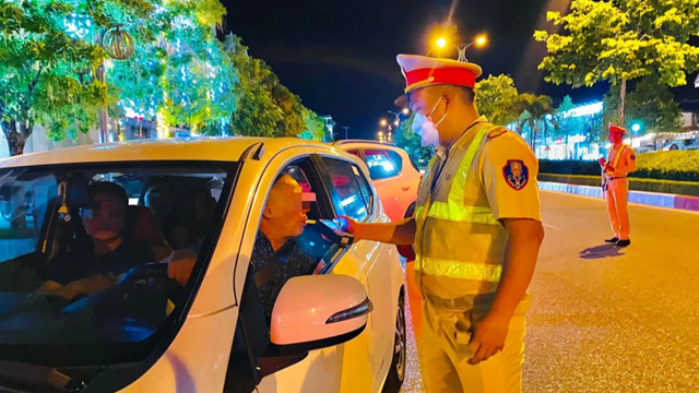 Đề nghị phạt trưởng trạm y tế 35 triệu đồng do vi phạm nồng độ cồn