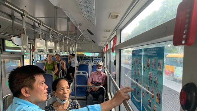 Xây dựng xe buýt văn minh, thân thiện từ bộ quy tắc