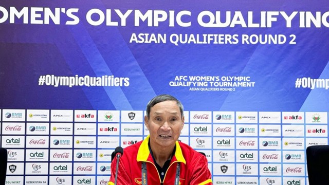 HLV Mai Đức Chung: “Cảm ơn ĐT nữ Việt Nam đã cố gắng và cống hiến hết mình”
