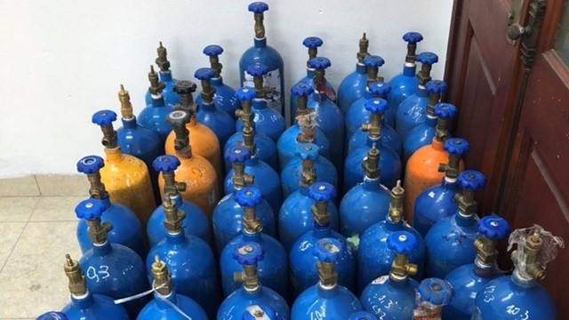 Tìm chủ sở hữu của hàng chục bình "khí cười" bị cảnh sát 141 thu giữ