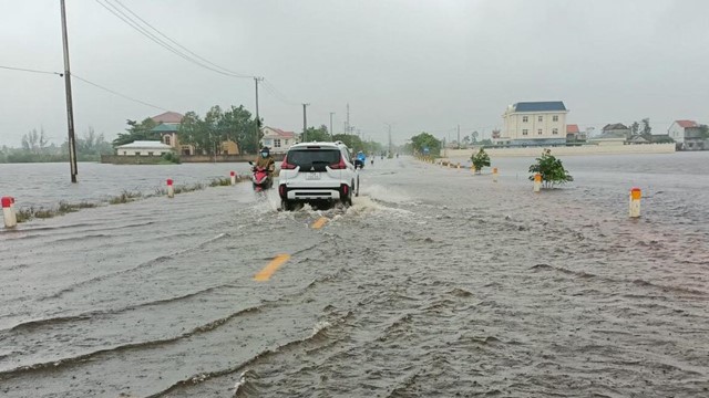 Tập trung ứng phó, khắc phục hậu quả mưa lũ tại khu vực Trung Bộ