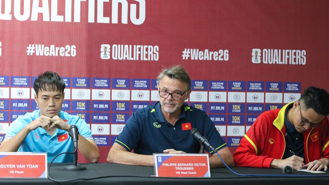HLV Philippe Troussier: “Chúng tôi thật sự rất háo hức và muốn cống hiến tốt nhất những gì có thể”