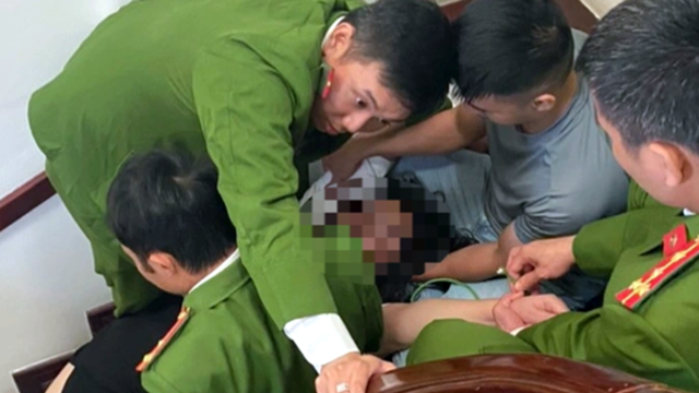 Giải cứu thành công người phụ nữ có ý định tự tử từ tầng 5 khách sạn 