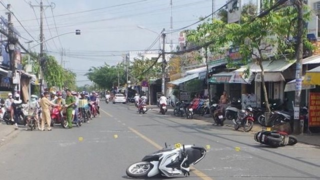 Tai nạn giao thông mới nhất hôm nay (12/12/2023): Người phụ nữ tử vong sau khi va chạm với xe ben trên quốc lộ 1