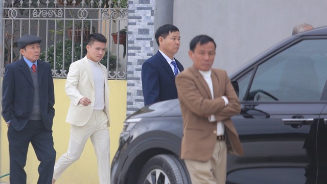 Quang Hải cùng gia đình đi dạm ngõ sáng ngày 20/12